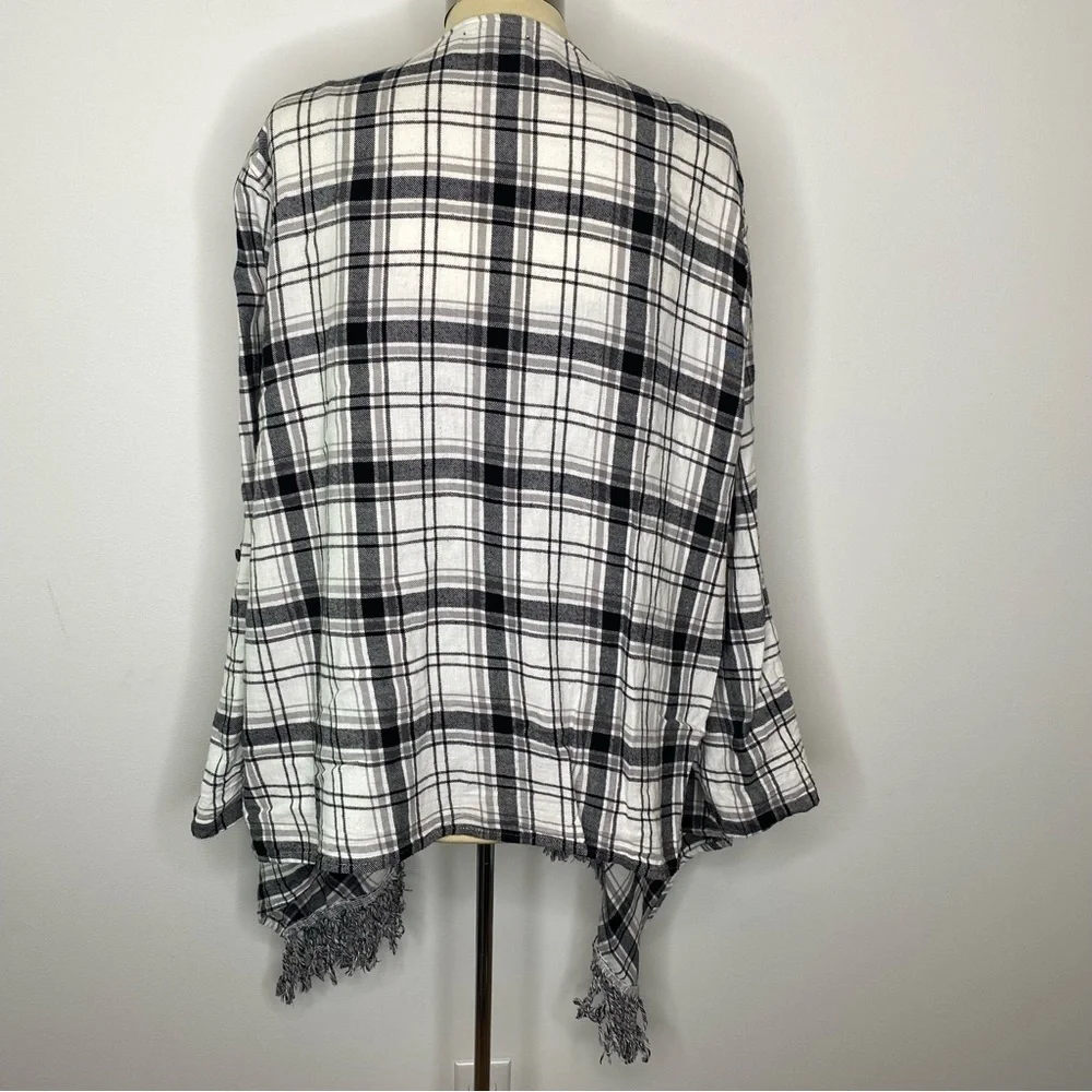 Torrid Black White Gray Wrap Cardigan